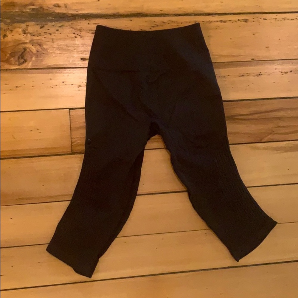 Lululemon In The Flow Crops